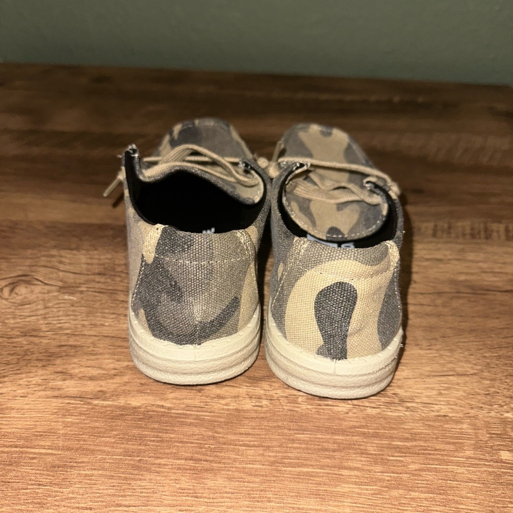 Mr. J Kids Camouflage Slip-On Shoes size 1Y - Picture 4 of 9